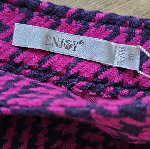 Enjoy Black and Pink skirt - Picture 3 of 6